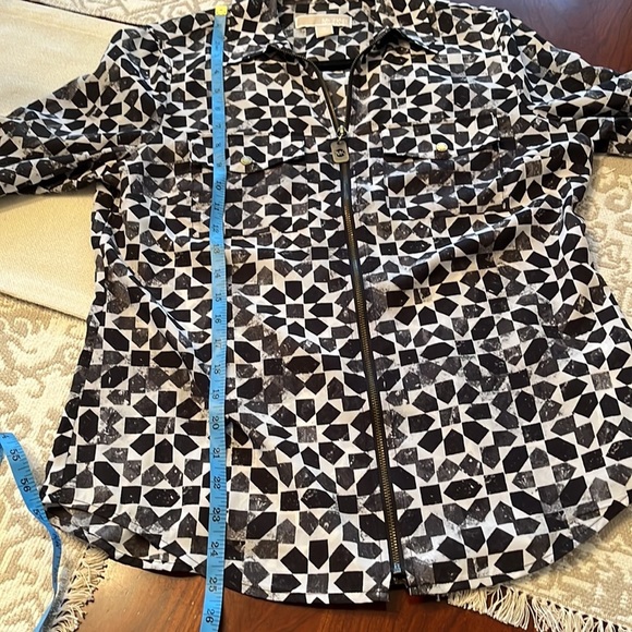 Michael Michael Kors Top size Medium in EUC. Gold hardware. Beautiful! - Picture 7 of 9